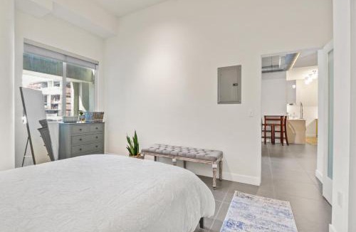 Historic Core Apartment | Stunning DTLA Gem 2 bed with pool, gym and parking