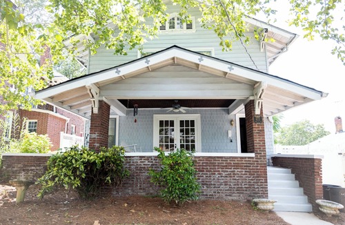 Birmingham House | Stunning Retreat with a pool, sleeps 12 guests, walking distance to Downtown.