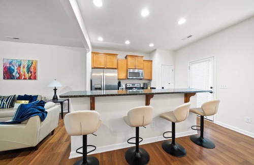 Rolesville House | Stylish Rolesville Townhome Near Parks, Dining and Shops