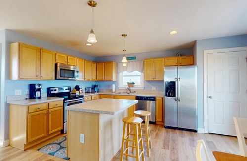 Carova Beach House | Summer Paws | 3BR SemiOceanfront 4x4 OBX | Pool, Hot Tub & Wild Horses | Pets