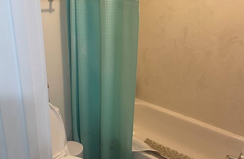 Westwood Apartment | Sunny balcony studio in Westwood, LA at 10 min walk to UCLA with Gym, WiFi, AC