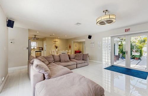Hollywood Lakes House | Sunny Oasis