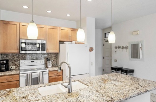 Wailea Condo | Sunny Top Floor Condo, 10 minute walk from Wailea beaches