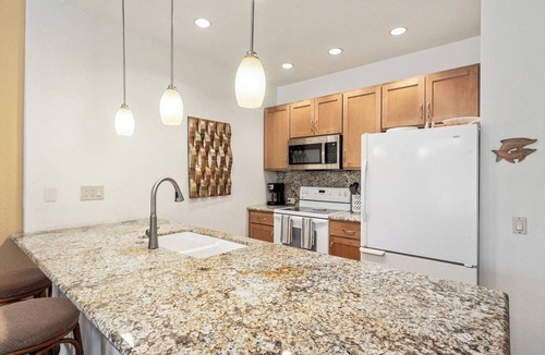Wailea Condo | Sunny Top Floor Condo, 10 minute walk from Wailea beaches