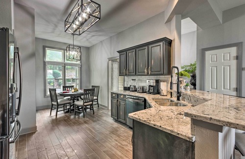 Mountain Air Condo | Surrounding Mtn Views! Modern Smokies Retreat