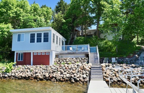 Annandale House | Sylvia Cedars Cabin Rental Snowmobile and Boat Rentals