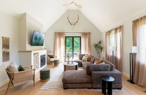 Arden House | The Asheville Chalet - Sleeps 18 - 15 Minutes to Downtown Asheville