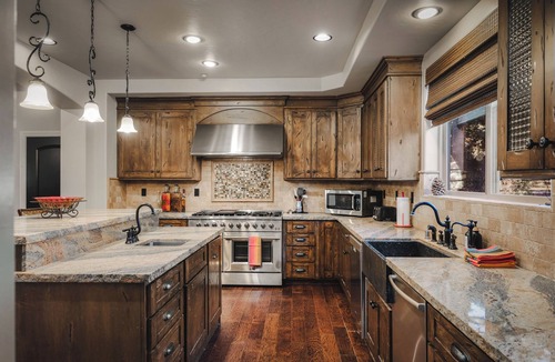 North Estates Cabin | 🐻🏰 The Big Bear Castle | Luxury 6,000 Sq Ft 6BR/7BA Hot Tub Lakeview!