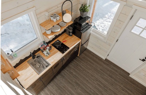 Anchorage Ski Chalet | The Hideaway Chalet, a deluxe mountain-based retreat for 2 in EKlutna Valley