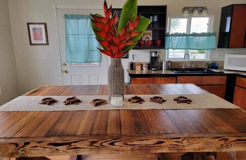Hilo House | The Hilo Hula Hut