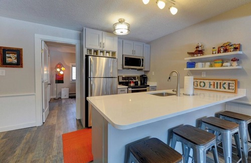 Jackson Condo | The Knotty Chipmunk - Cozy Condo - Sleeps 6
