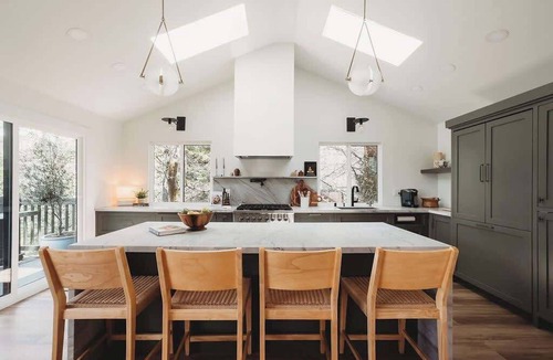 Cedar Glen Cabin | The Lakeview House (w/hot tub, by @To Dwell Here)