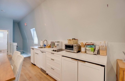 Historic Seaport Apartment | The Penthouse at Custom House Inn | New!