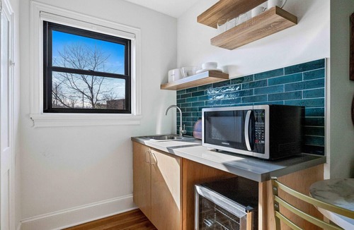 Charlotte Street House | The Sabel Collection | Downtown Asheville retreat with 16 suites parking, Wi-Fi.