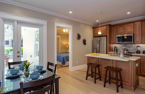 Historic Seaport House | *THE TOASTED COCONUT @ OLD TOWN* Pool + Last Key White Glove Service.