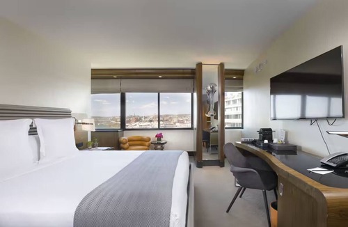 Foggy Bottom Hotel | The Watergate | Deluxe King Room | Along Potomac River Near Kennedy Center