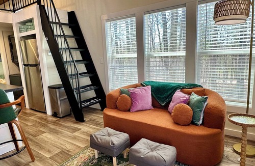 Mentone Cottage | Tiny House minutes from the HEART of MENTONE