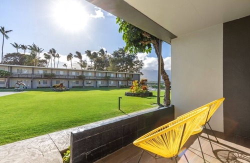Kahului Hotel | Tropical Escape | 2 Modern Units | Pool | Walk to Ho’aloha Park Beach - 0.1 mi