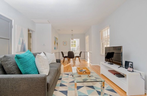 Burbank Apartment | Universal Hideaway