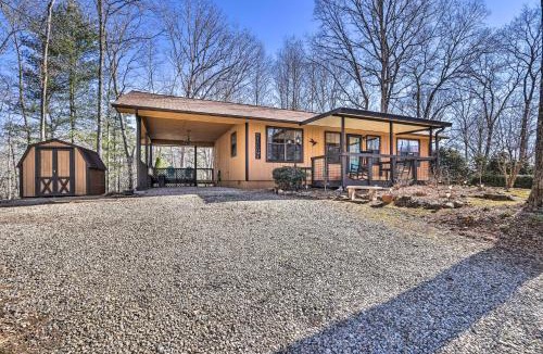 Murphy House | Unwind Fireside: Serene Murphy Escape w/Hot Tub!