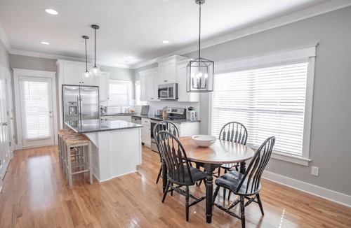 Spring Hill House | Updated 2BR | Safe, Central Location