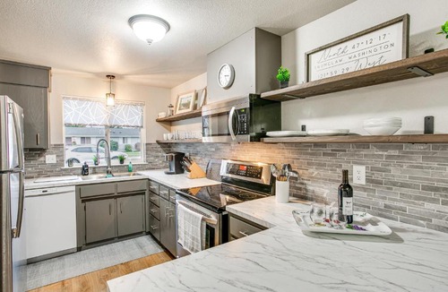 Enumclaw House | Updated Duplex Home < 1 Mi to Downtown Enumclaw!