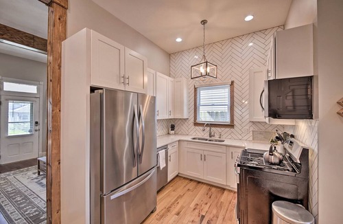 Babe Denny Cottage | Updated Indianapolis Home, Walk to Lucas Oil!