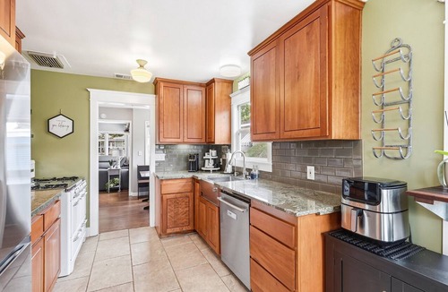 Old Towne House | Upscale Remodeled 3BR Home Near Disneyland & Old Towne Orange Quiet Luxury Stay