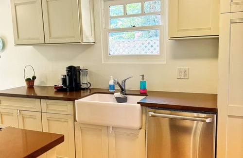Eastside House | Victorian Bungalow: 2 bd + parking + private garden