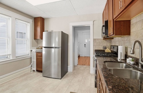 Summit - University House | Vintage Hideaway 3-BDR Home Near Summit & Grand, 5 min to Macalester, 15 to MSP
