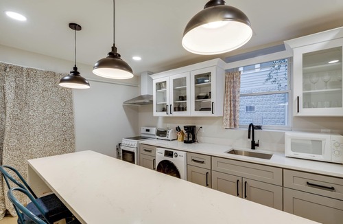 Silver Spring Apartment | Walk to Metro & Downtown! Cozy Silver Spring Apt