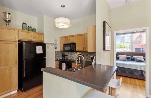 Downtown Condo | Warehouse District Modern Condo w/Private Garage