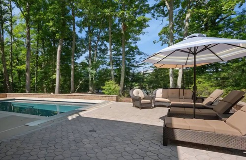 Lusby House | Waterfront home with pool and pier