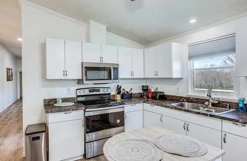 Trinity Cabin | Waterfront Trinity Vacation Rental w/Hot Tub!