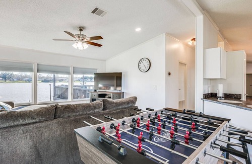 Trinity Cabin | Waterfront Trinity Vacation Rental w/Hot Tub!