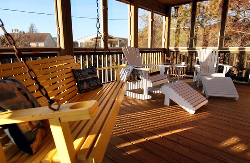 Duck Cabin | Well Kept/Well Loved Cottage - 3 Minutes from Beach!