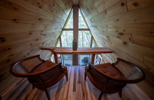 Murphy House | Whimsical A-Frame | Secluded Feel, Close to Town
