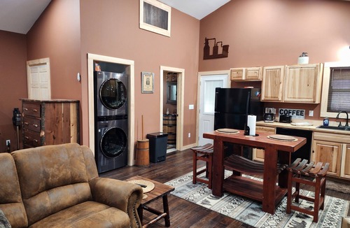 Lake Lure Cabin | Whiskey Bent Stillhouse - Lake Lure cabin - 1/4 mile to Lake Lure Ingles
