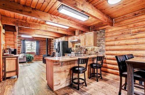 Gateway Apartment | Whispering Pines Hideaway~Secluded, Rustic, Cozy
