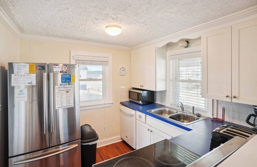Sea Retreat House | Windjammer - Classic Kitty Hawk 6BR Oceanfront