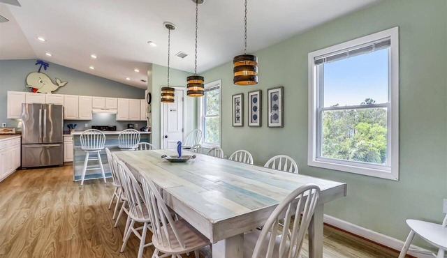 1325 - Whale of Fortune, Family Friendly 6 BD Home, Sleeps 19 w/Game Room, & Pool!