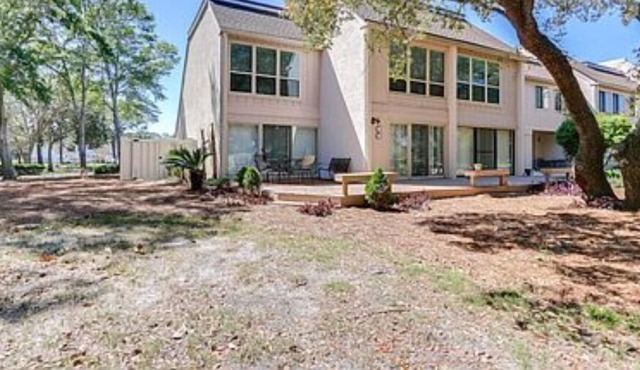2 Bdrm Villa 2 full bathrooms. Two queen beds Bdrm 1. One king bed bdrm 2.
