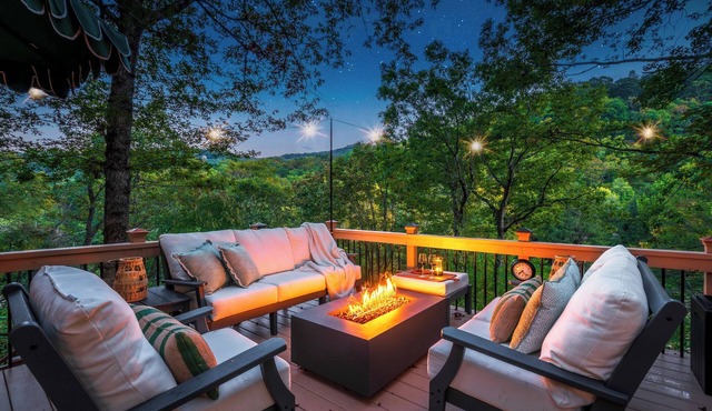 2BR Cabin · River & Mountain Views · Hot Tub