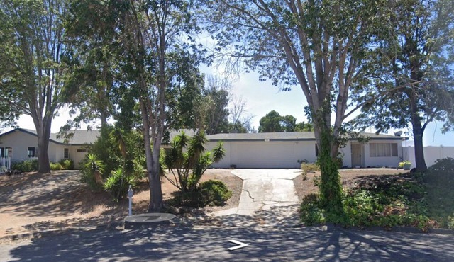 3-bedroom house in soothing Oceanside with fitness room, pool access.