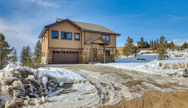 ~ 3 Mi to Granby Ranch: Spacious Cabin Home!