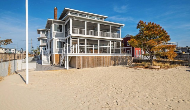 3 nite min 2026 Aug 23-26 Sandy beach Bayfront Getaway & parking 4Br
