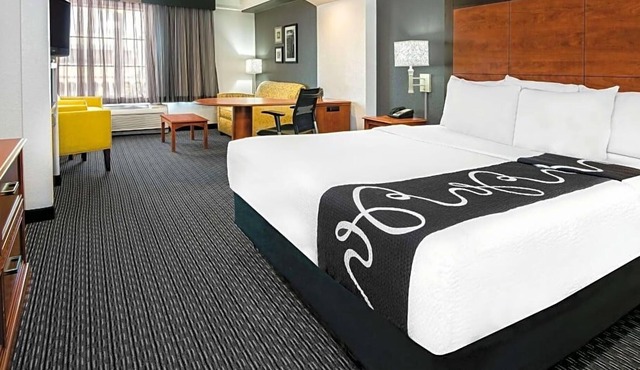4 x King Bed Deluxe Suite at La Quinta Inn by Wyndham San Antonio Downtown