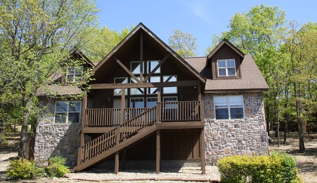 4BD/4BA Branson Chalet: En-Suite Baths, Pool, Lake, Golf, Silver Dollar City