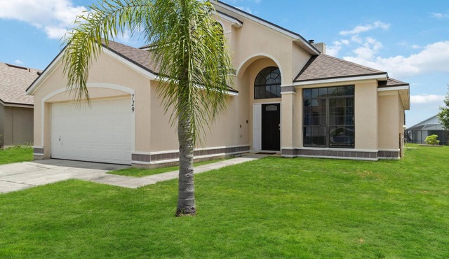 5/3 Private Pool house near all famous attractions!