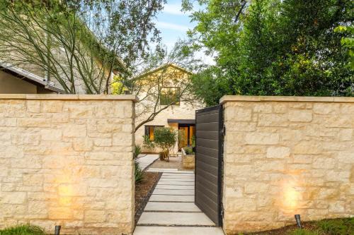 5BR Austin Compound Casita & High End finishes